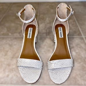 *NEW* Steve Madden white snakeskin heel 🐍👡